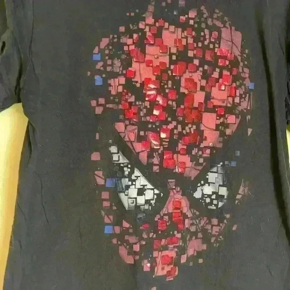 Universal Studios marvel shirt. - Picture 2 of 4